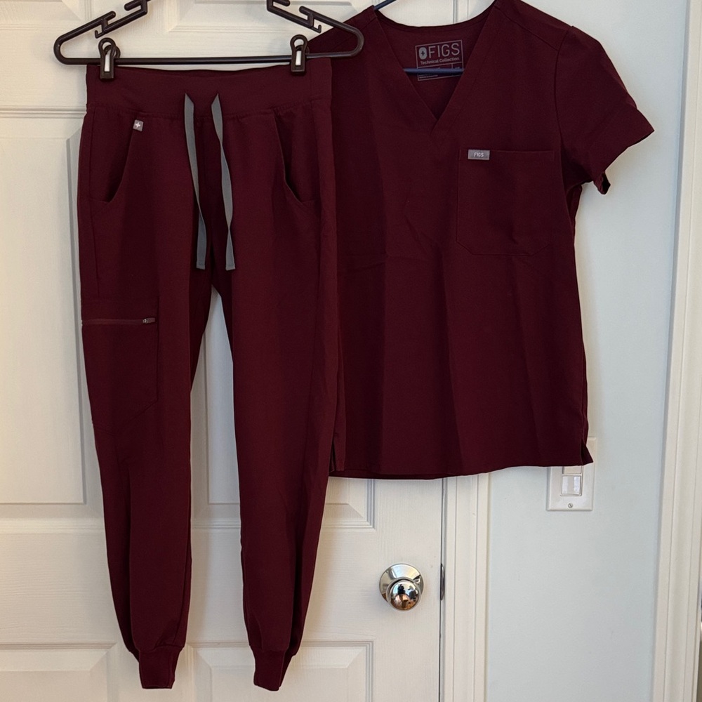 Figs Burgundy Scrub Set XS Top and XXS PETITE bottom